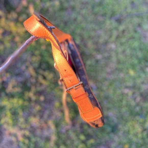 Louis Vuitton - Picture 8 of 11